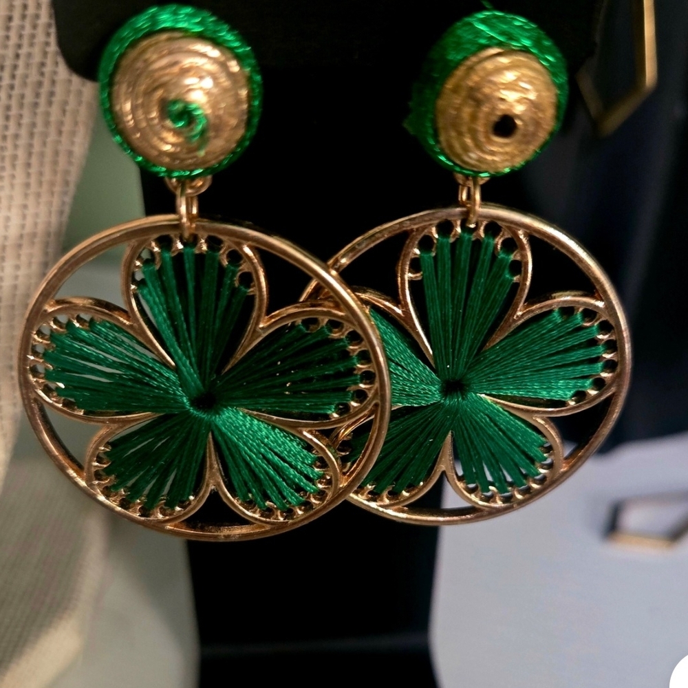 Elegant Green and Gold Clover Earrings